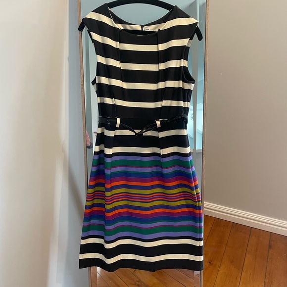 Shift dress perfect for the office with a cardigan or evening dinner out. - Picture 1 of 5